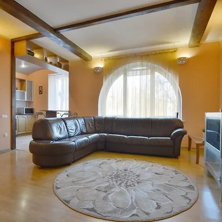 Aparton Jacuzzi Apartament *